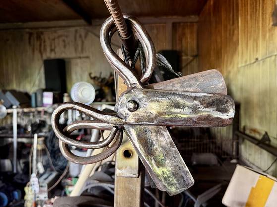 이규산 장인이 만든 엿장수 가위. 김홍준 기자