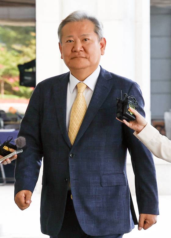 계엄 가담·방조 의혹 피의자 신분으로 내란 특검에 출석하는 이상민 전 행정안전부 장관. [뉴시스]