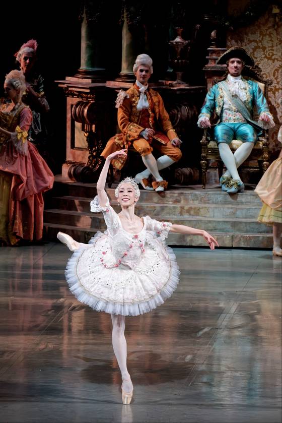 '잠자는 숲속의 미녀'에서 오로라 공주를 춤추는 박세은. [사진 파리오페라발레단]