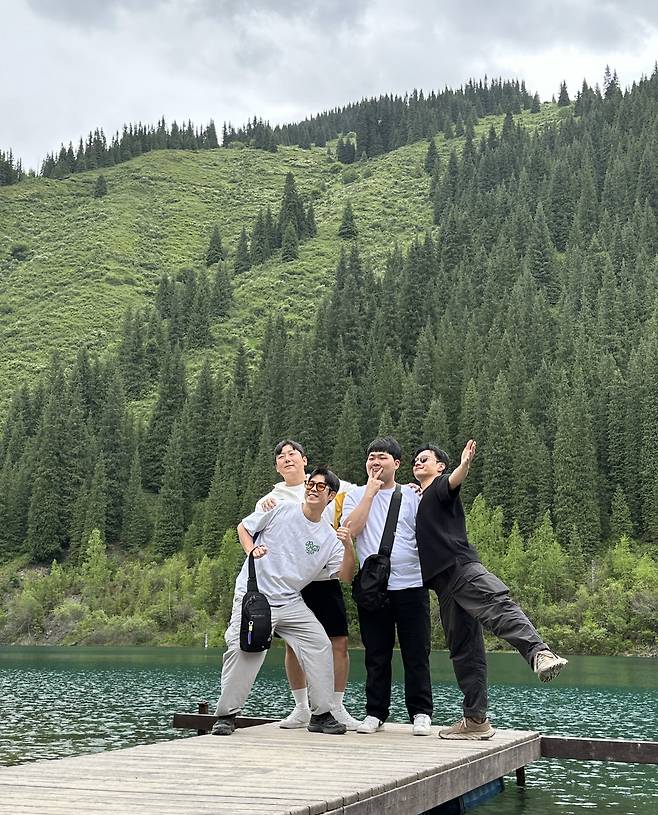 혼자도 싫고 단체도 버거운 이들을 위한, 가볍게 어울리며 취향을 나누는 밍글링 투어가 새로운 여행법으로 떠오르고 있다. 하나투어 제공