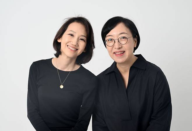 연세대학교 재학 시절 만나 30년 넘게 인연을 이어오고 있는 김지윤(왼쪽)과 전은환(오른쪽)을 서울 영등포구 국민일보에서 만났다. 이한형 기자