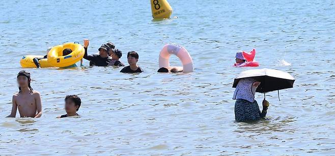 지난 24일 인천 중구 을왕리해수욕장. 연합뉴스