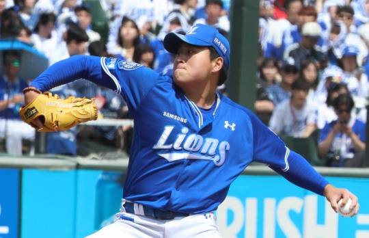 역투하는 삼성 선발 이승현. 사진[연합뉴스]