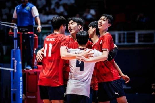 승리에 기뻐하는 한국 U-19 남자배구 대표팀 선수들 / 사진=FIVB 홈피 캡처. 연합뉴스