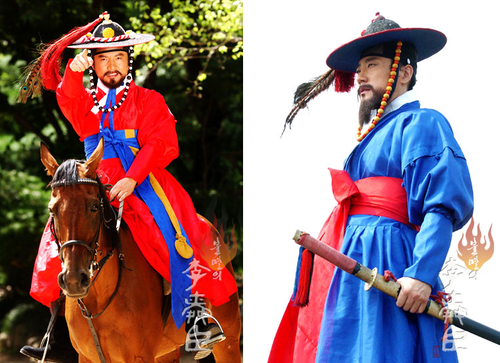 KBS 사극 ‘불멸의 이순신’에 등장하는 조선시대 무관들의 철릭. 왼쪽은 홍철릭, 오른쪽은 청철릭이다. [사진 출처=KBS]