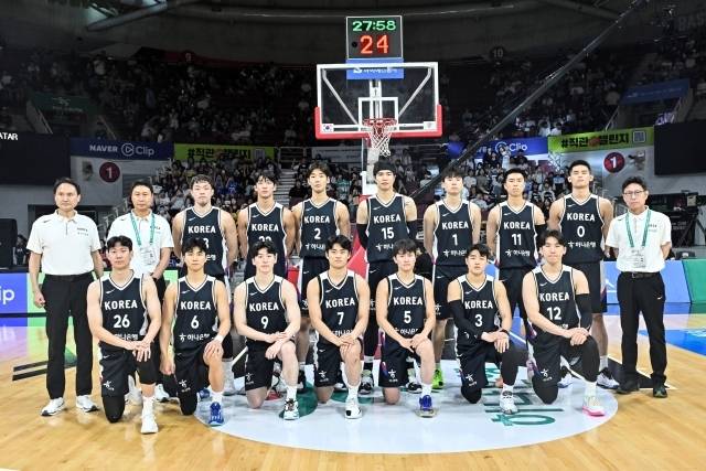 대한민국은 호주, 레바논, 카타르와 ‘죽음의 조’ A조에 편성됐다. 만약 레바논, 카타르를 꺾고 A조 2위에 오른다면 B조 3위와 8강 결정전을 치른다. 시리아 또는 괌을 만날 가능성이 크기에 자멸하지 않는다면 밀릴 매치업은 아니다. 중요한 건 8강부터다. 중국은 C조 1위가 유력하다. 그들의 전력 약화는 분명하지만 세대교체 중인 요르단, 그리고 사우디 아라비아와 인도가 만리장성을 넘기에는 부족하다. 대한민국이 미끄러지지 않는다면 중국과 8강에서 만나는 가능성이 가장 크다. 사진=대한민국농구협회 제공