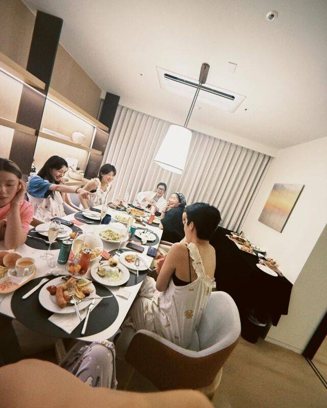 범접 멤버들이 휴식을 즐기고 있다. / 허니제이 인스타그램