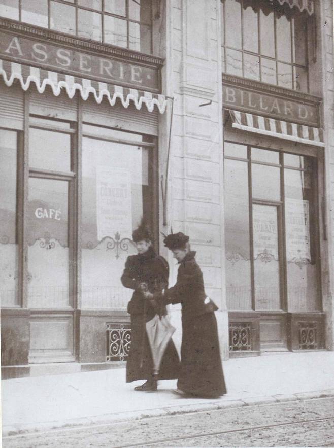 스위스에서 찍힌 엘리자베트(시씨)의 사진. 죽기 일주일 전쯤으로 추정. 1898, 오스트리아 국립 도서관