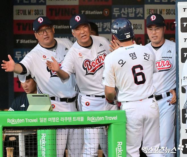 25일 오후 서울 송파구 잠실야구장에서 열린 '2025 신한 SOL Bank KBO리그' LG 트윈스와 두산 베어스의 경기, 1회말 무사 2,3루 두산 오명진이 양의지의 1타점 희생플라이때 득점에 성공하고 있다. 엑스포츠뉴스 잠실, 김한준 기자