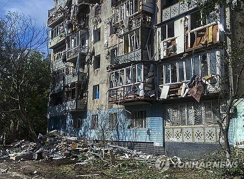 24일(현지시간) 러시아군 드론 공격받은 우크라이나 남부 오데사의 주거용 건물 [EPA 연합뉴스 자료사진. 재판매 및 DB 금지]