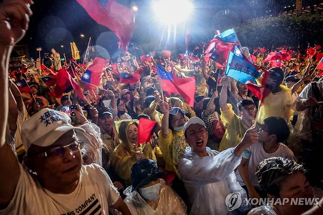 대만 야당의원 파면투표 전날 파면안에 반대하는 국민당 지지자들의 집회 모습 [AFP 연합뉴스. 재판매 및 DB 금지]