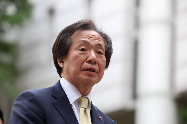 정기석 국민건강보험공단 이사장이 건보공단 담배회사 상대 손해배상 소송 항소심 12차 변론기일에 출석하고 있다.(사진=뉴시스)
