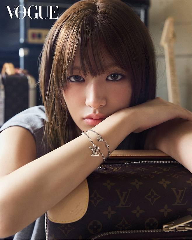 사진 | 보그 코리아, 안유진 SNS