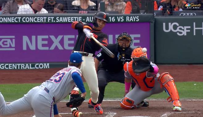 이정후가 2회말 좌전안타를 날리고 있다. 사진=MLB.TV 캡처