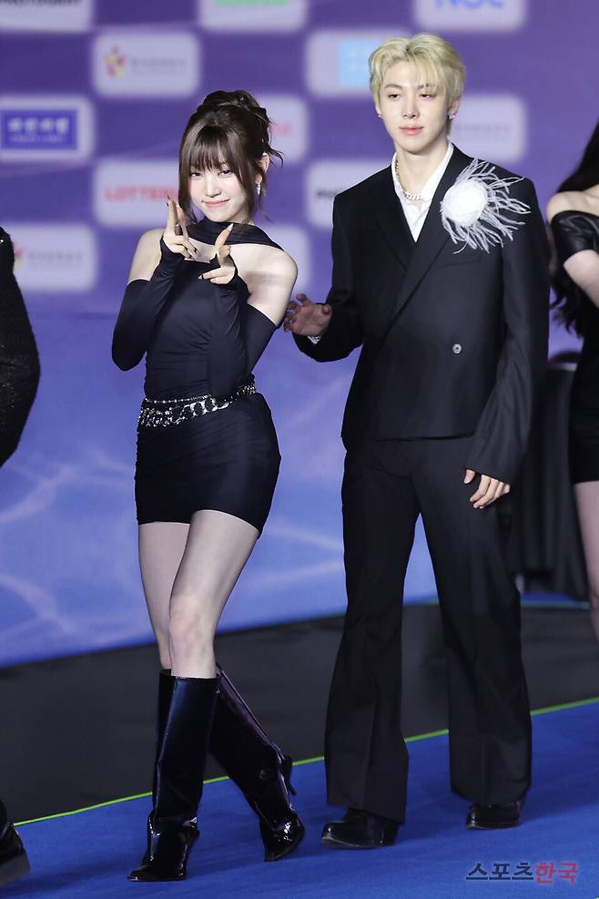 SBS 가요대전 썸머 블루카펫 행사에 참석한 그룹 올데이 프로젝트 영서, 우찬. 25.7.26 &nbsp;ⓒ이혜영 기자 lhy@hankooki.com