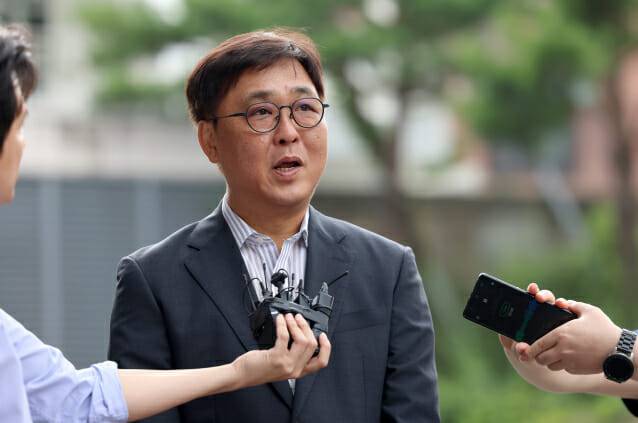 최휘영 문화체육관광부 장관 후보자 첫 출근 모습(사진=문체부)