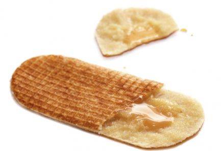 일본 지역 특산 과자 바타노이토코. 진짜 버터 대신 탈지유로 만든 바삭한 와플을 두 겹씩 겹쳐 만든다. 바타노이토코 홈페이지