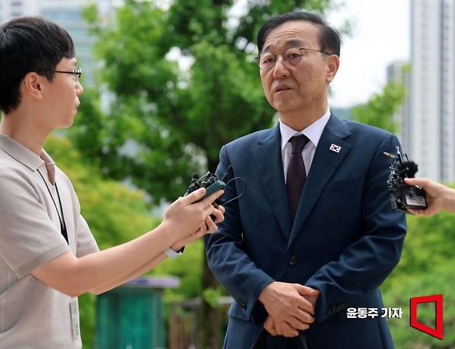 김윤덕 국토교통부 장관 후보자가 15일 인사청문회 준비를 위해 정부과천청사로 출근하고 있다. 2025.07.15 윤동주 기자