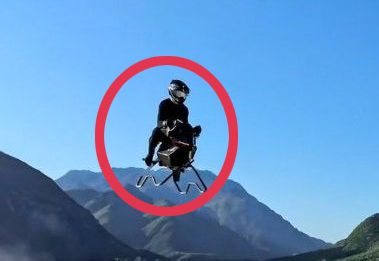 폴란드 스타트업 '볼로넛'(Volonaut)이 개발한 '에어바이크'가 하늘을 날고 있다. 볼로넛