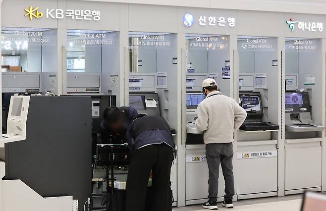서울 시내에 설치된 시중은행 ATM 기기 모습. /뉴스1