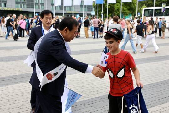 2027 충청권 하계세계대학경기 개최를 홍보하고 있는 최민호 세종시장. 세종시 제공