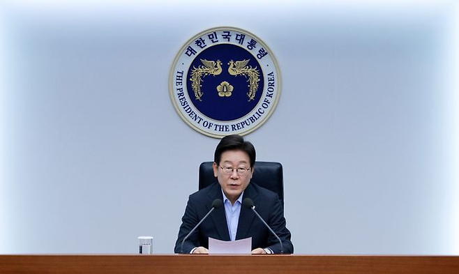 이재명 대통령이 24일 서울 용산 대통령실 청사에서 열린 제5차 수석·보좌관회의에서 발언하고 있다. ⓒ뉴시스