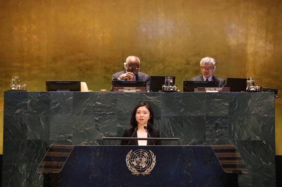 김은주 씨가 올해 5월 유엔에서 북한 외교관들이 지켜보는 가운데 북한 인권 실상을 증언하고 있다.