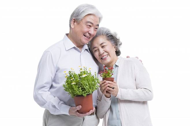 사람은 50세 전후를 기점으로 노화가 가속화된다는 연구 결과가 나왔다.&nbsp;게티이미지뱅크 제공