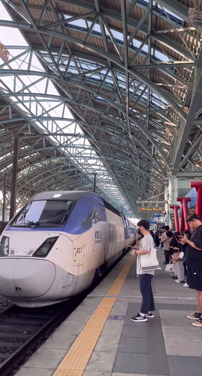 Screenshot_20231005_194047_Instagram.jpg 매일매일 아침 일찍 일어나 천안아산에서 서울까지 출근하는 사람 ㄷㄷㄷ.......JPG 매일매일 아침 일찍 일어나 천안아산에서 서울까지 출근하는 사람 ㄷㄷㄷ.......JPG