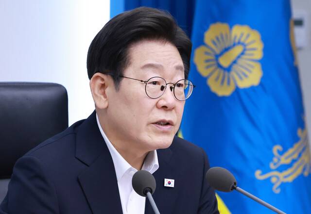 이재명 대통령이 지난 24일 서울 용산 대통령실 청사에서 열린 4차 수석·보좌관 회의에서 발언하고 있다. 대통령실사진기자단
