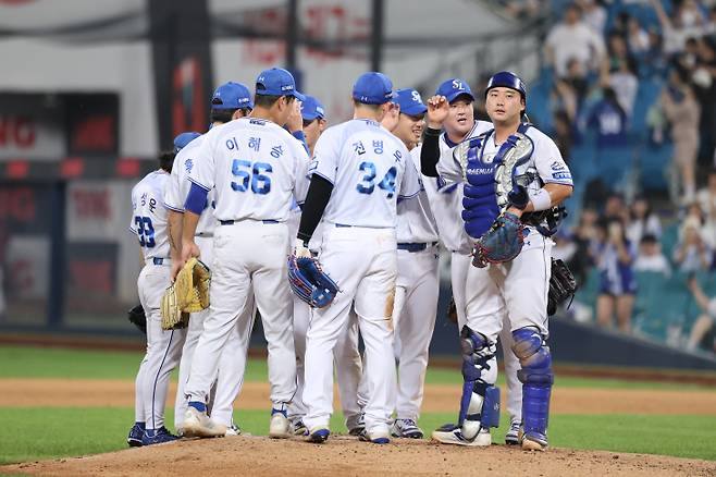 지난 23일 대구 SSG전을 마친 뒤 세리머리를 하는 삼성 선수들. 삼성 제공