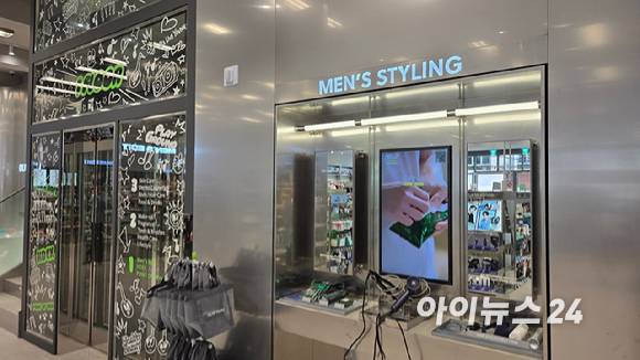 맨즈뷰티를 위한 올리브영 홍대놀이터점 1층에 마련된 스타일링을 체험 공간.[사진=진광찬기자]