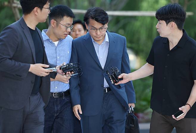 국민의힘 윤상현 의원이 27일 서울 종로구 광화문 kt웨스트 김건희 특검 사무실로 향하고 있다. 2025.7.27 [사진=연합뉴스]