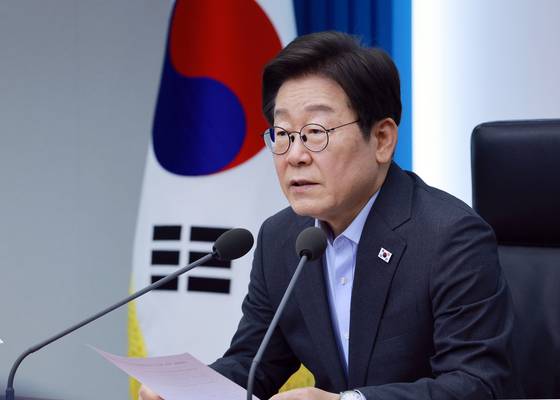 이재명 대통령이 지난 24일 서울 용산 대통령실 청사에서 열린 5차 수석·보좌관 회의에서 발언하고 있다. 대통령실사진기자단