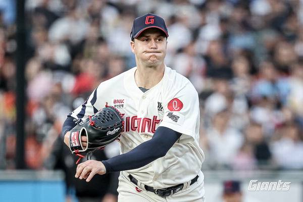 롯데 외국인 선발 투수 터커 데이비슨.  롯데 자이언츠 제공