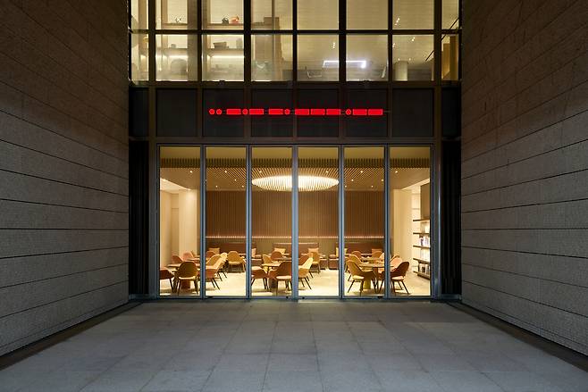 Installation view of "Listen, I Know" by Han & Mona at the Atelier Hermes in Seoul (Courtesy of the artists, Hermes Enterprise Foundation)