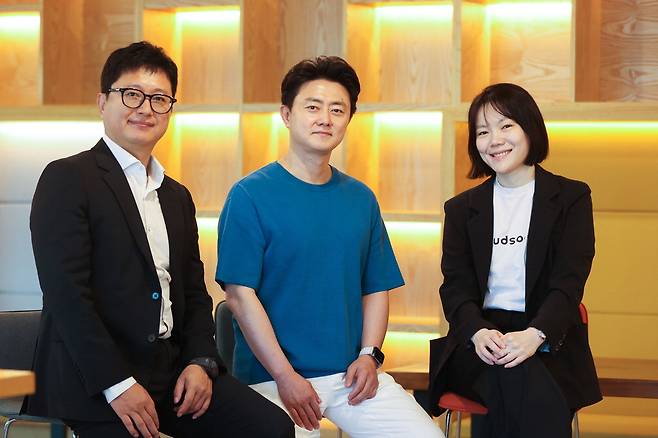LG유플러스의 FAST 사업을 추진 중인 이준우 캐스트이즈 대표, 김태훈 LG유플러스 광고커머스사업단장(상무), 신현진 허드슨 AI 대표(왼쪽부터).  LG유플러스