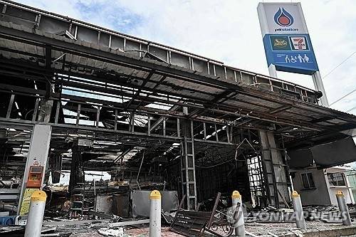 캄보디아군 공격받은 태국 주유소 [AFP = 연합뉴스]