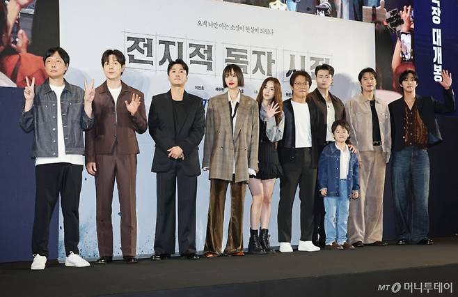 김병우 감독, 배우 정성일, 최영준, 나나, 채수빈, 박호산, 신승호, 원은성, 이민호, 안효섭이 21일 오후 서울 롯데시네마 롯데월드점에서 진행된 영화 '전지적 독자 시점(감독 김병우) VIP 시사회 포토월 행사에 참석해 포즈를 취하고 있다./사진=이동훈 photoguy@