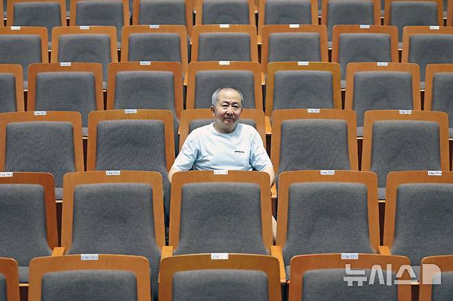 [서울=뉴시스] 박진희 기자 = 지춘성 배우가 지난 24일 서울 중구 명동예술극장에서 인터뷰 하고 있다. 2025.07.27 pak7130@newsis.com