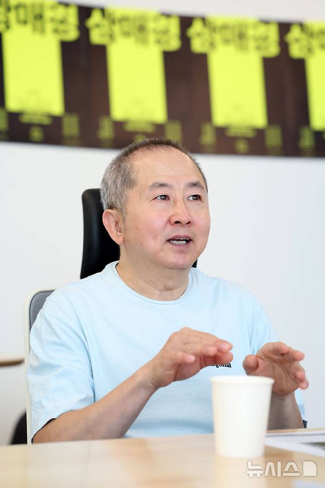 [서울=뉴시스] 박진희 기자 = 지춘성 배우가 지난 24일 서울 중구 명동예술극장에서 인터뷰 하고 있다. 2025.07.27 pak7130@newsis.com