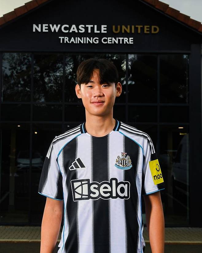 [서울=뉴시스] 잉글랜드 프로축구 프리미어리그 뉴캐슬의 박승수. (사진=뉴캐슬 SNS 캡처) *재판매 및 DB 금지