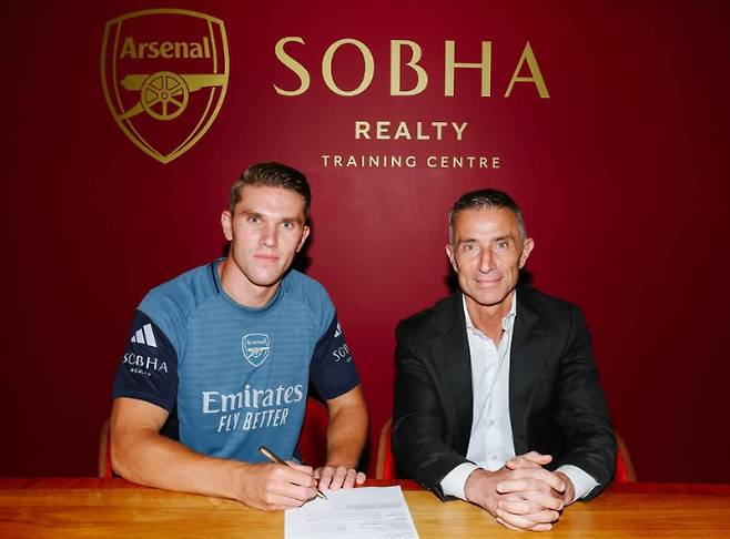 아스널과 계약을 체결한 빅토르 요케레스. 아스널 SNS 캡처