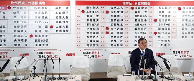 7월20일 일본 도쿄에서 열린 참의원 선거 당일, 집권 자민당 총재이자 일본 총리인 이시바 시게루가 자민당 본부에서 언론과 인터뷰하고 있다. ⓒAP 연합