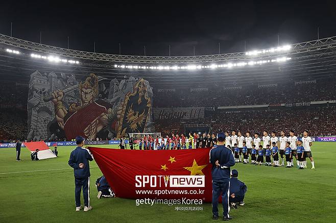 ▲ 일각에선 14억 명에 이르는 풍족한 인구를 보유한 세계 2위의 경제 대국이자 2024 파리 올림픽에서 미국을 제치고 종합 순위 1위를 차지한 스포츠 최강국이 왜 '국제 경쟁력을 갖춘' 남자 축구 선수 11명을 뽑는 데는 어려움을 겪는지 이해할 수 없다고 지적한다.