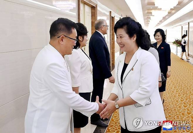 북한 여성간부 대표단, 러시아 방문차 평양 출발 (평양 조선중앙통신=연합뉴스) 북한 김정순 당 중앙위원회 부장(오른쪽)을 단장으로 하는 조선여성일꾼(간부)대표단이 러시아를 방문하기 위해 지난 21일 평양을 출발했다고 조선중앙통신이 22일 보도했다. 2025.7.22 
    [국내에서만 사용가능. 재배포 금지. For Use Only in the Republic of Korea. No Redistribution] nkphoto@yna.co.kr