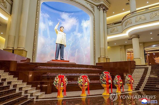 북한 김정은, '전승절' 72주년에 전승기념관 방문 (평양 조선중앙통신=연합뉴스) 김정은 북한 국무위원장이 조국해방전쟁승리 72주년(7월 27일)을 맞아 지난 26일 조국해방전쟁승리기념관을 찾았다고 조선중앙통신이 27일 보도했다. 2025.7.27 
    [국내에서만 사용가능. 재배포 금지. For Use Only in the Republic of Korea. No Redistribution] nkphoto@yna.co.kr