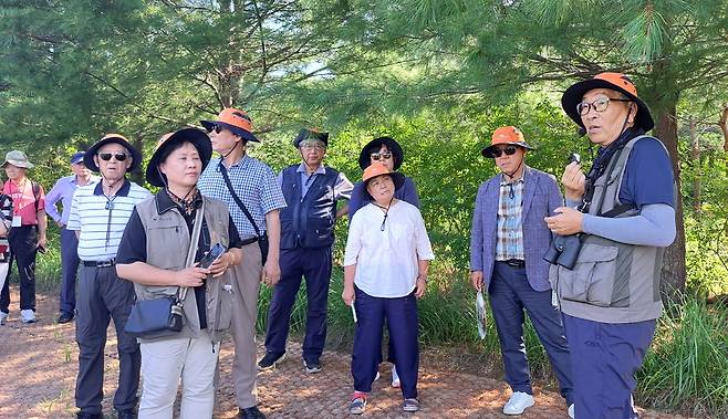 ▲ 김희태 이야기가있는역사문화연구소장이 '2025 국가유산지킴이 역량 개발과 활성화를 위한 워크숍'에서 재인폭포와 호로고루 등 연천 지역 명소를 소개했다. /사진제공=국가유산지킴이 경기인천권거점센터