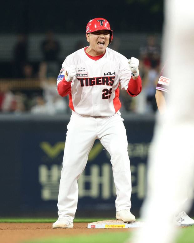 KIA 타이거즈 이우성이 지난 5월 27일 광주-기아 챔피언스 필드에서 열린 키움 히어로즈와의 홈 경기에서 7회 대타로 나서 타점을 올리는 안타를 기록한 뒤 포효하고 있다. KIA 타이거즈 제공