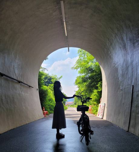 함안군, 경전선 폐선부지를 활용한 '아라깨비 테마로드 조성사업'으로 산인면 입곡건널목~신당터널 구간이 개통됐다.사진=함안군